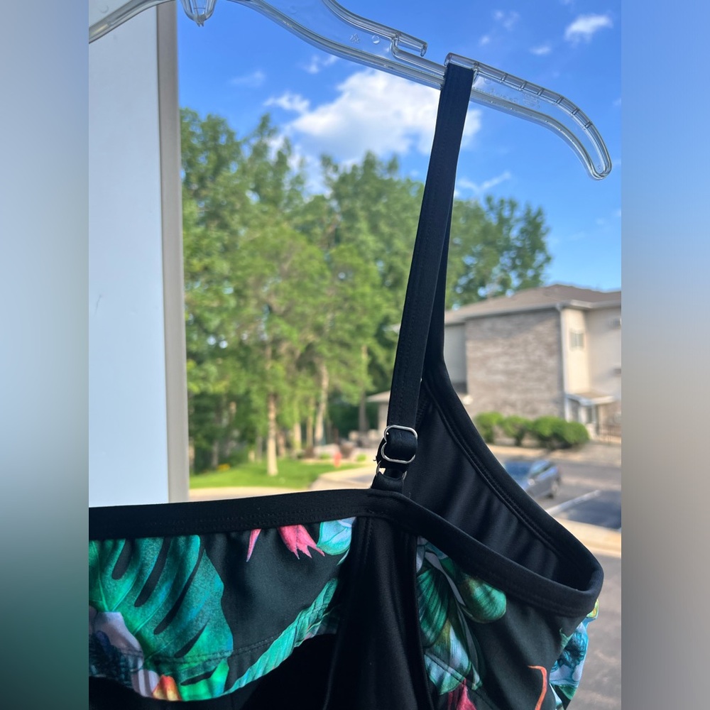 🌺🆕 Next Double Up Tankini Top Blue Hawaii Tropical Floral Black Straps Size 34DD - Picture 6 of 12